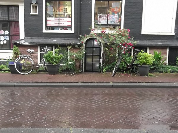 AmsterdamBarneys