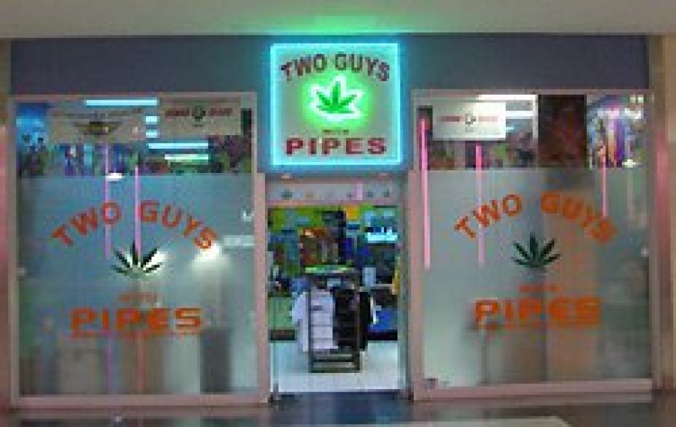 2 Guys With Pipes