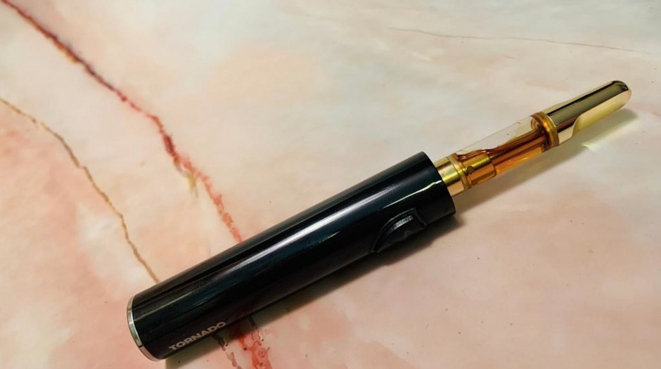 Oil Cartridge Vaping vs. Traditional Smoking – Which Wins?